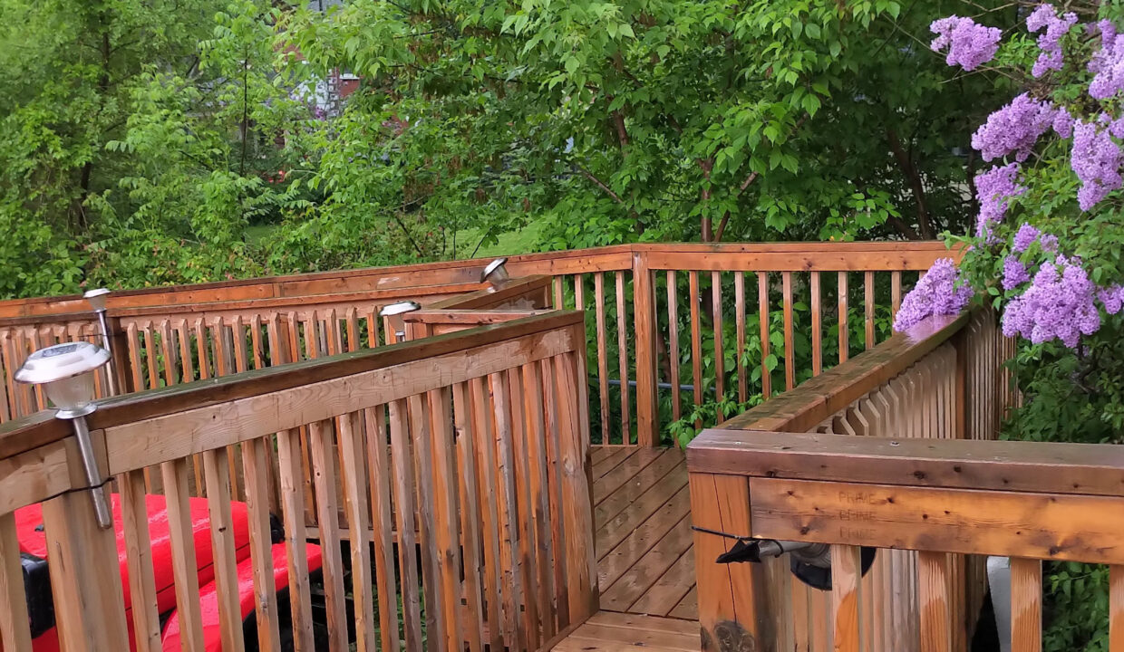 74 Hume Deck Photo