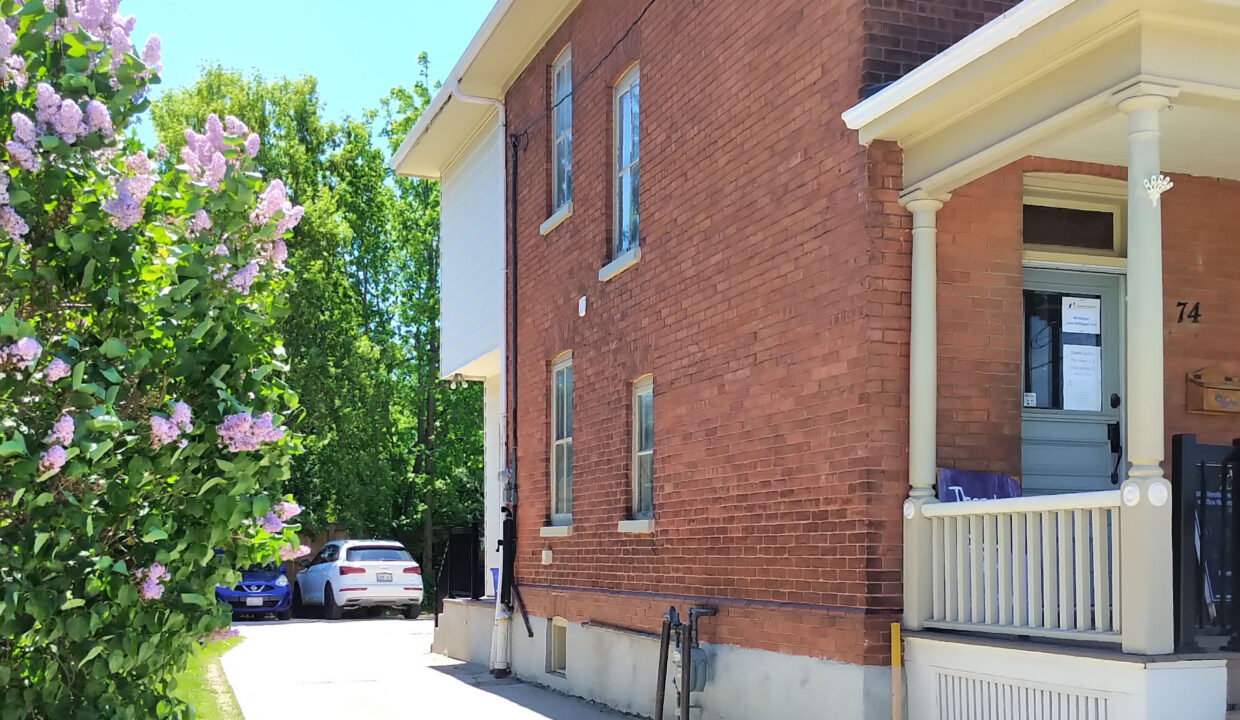 74 Hume Driveway-Parking Photo