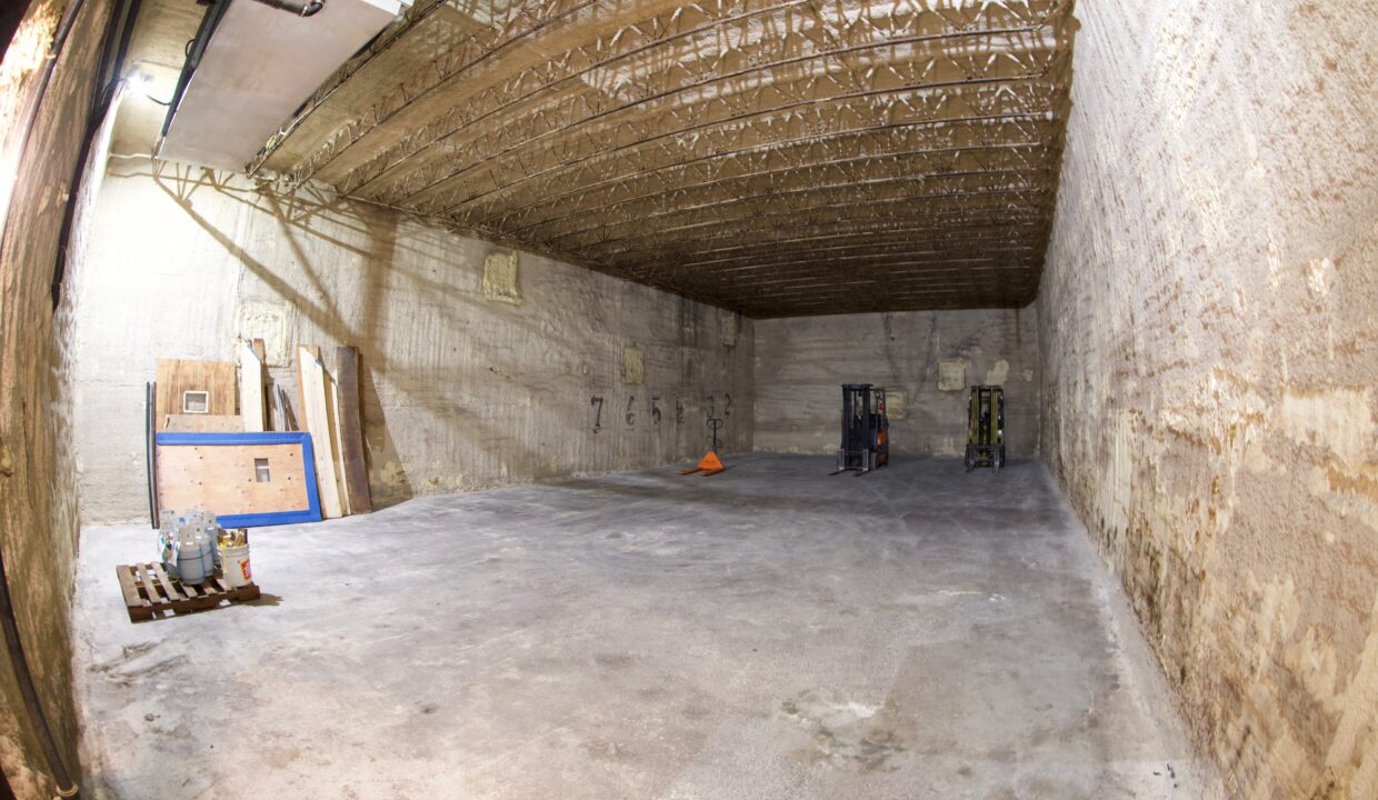 Interior 5