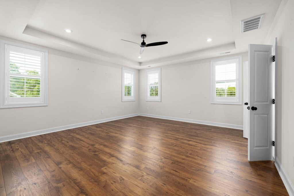 04 empty room